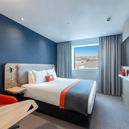 Holiday Inn Express - London Heathrow T4 By Ihg-2