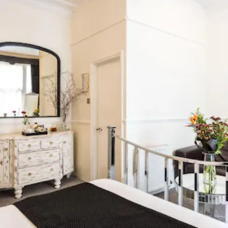 Paskins Town House-3