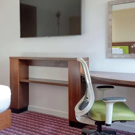 Hampton By Hilton Corby-2