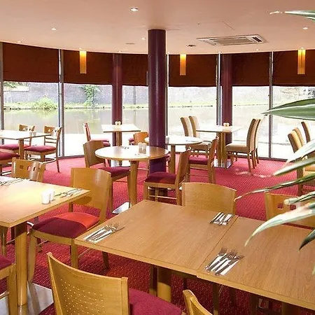 Premier Inn Nottingham Arena - London Road-2
