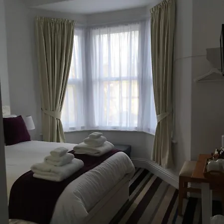 Fernville Guest House-3