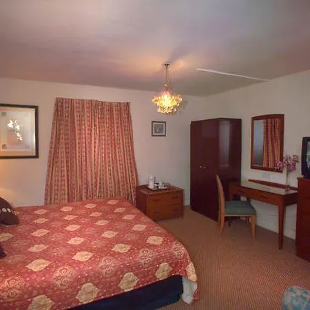 Channins Hounslow Hotel-3