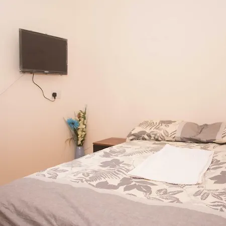 Queen Guest House-2