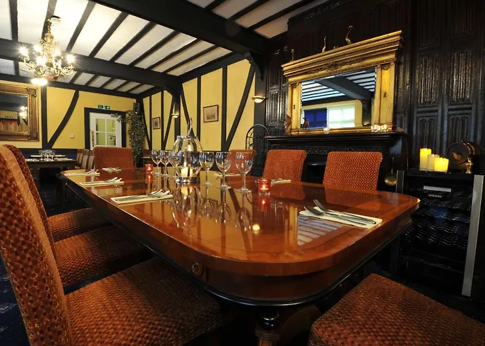 Crown & Cushion Hotel
