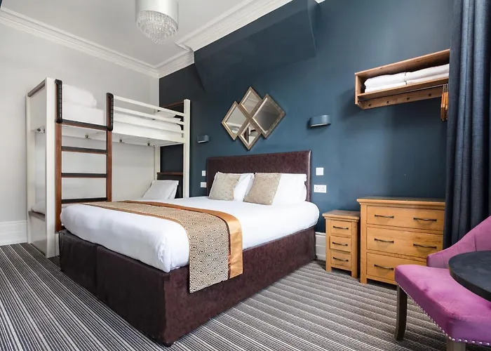 Applewood Hotel