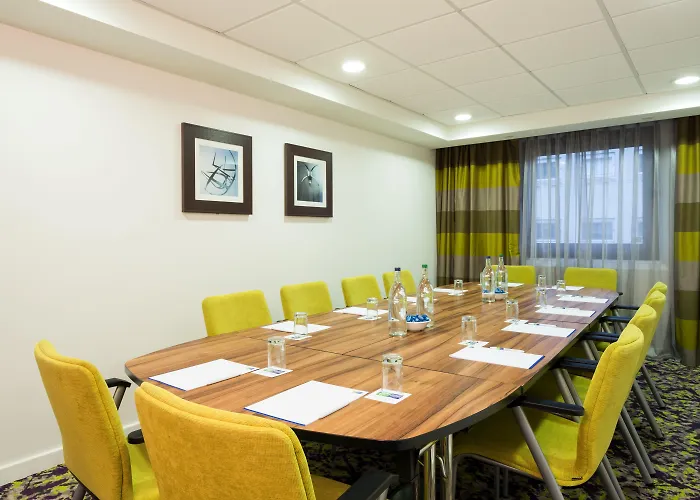 Holiday Inn Express Harlow By Ihg