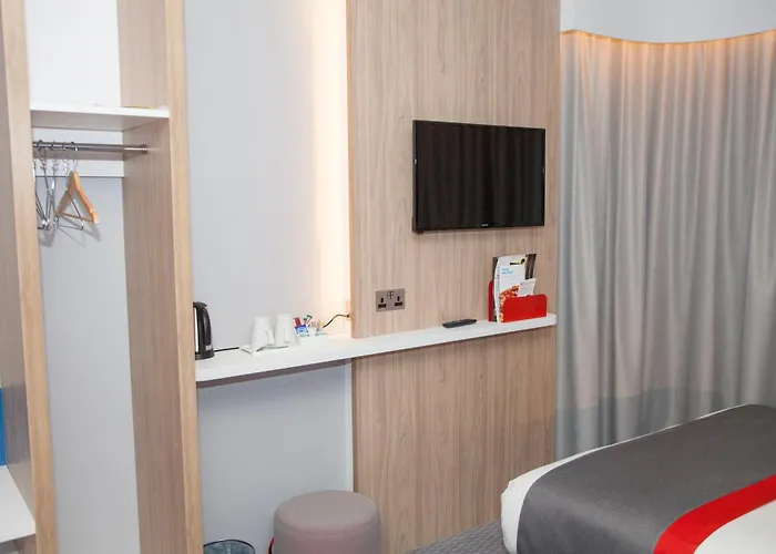 Holiday Inn Express Cardiff Bay By Ihg