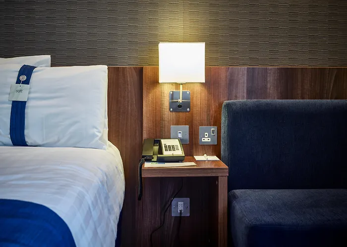 Holiday Inn Express Glenrothes By Ihg