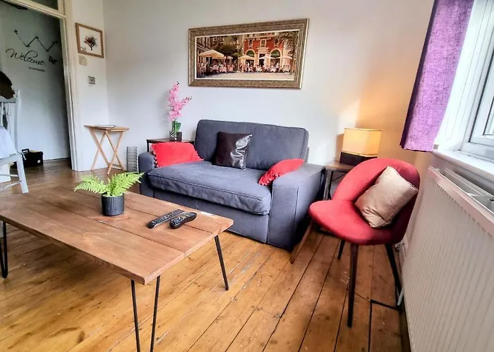 Richmond Modern Apartment