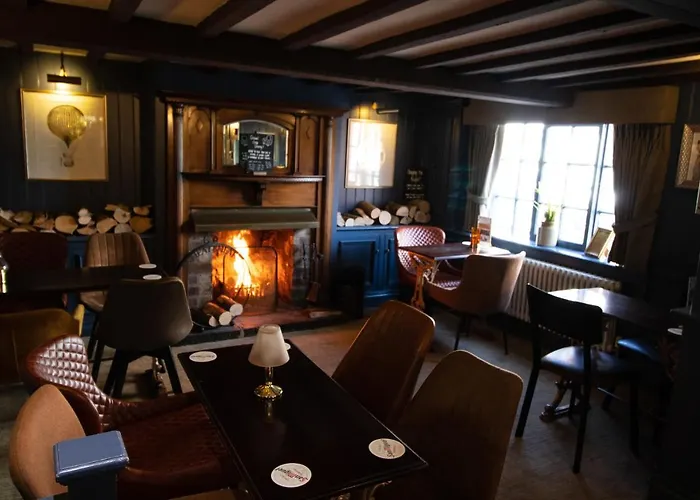 The Wheatsheaf Pub, Kitchen & Rooms
