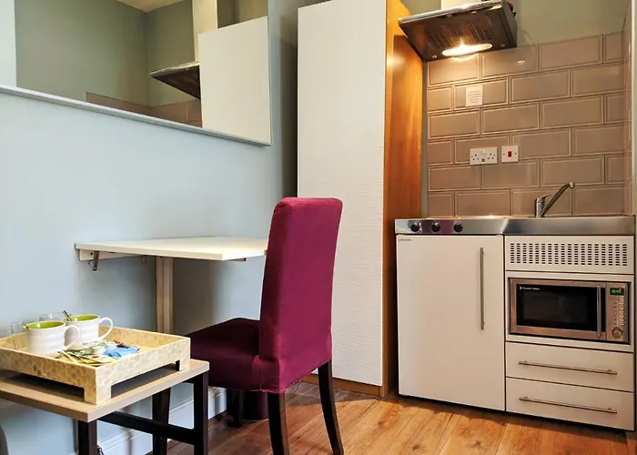 Avis Hotel