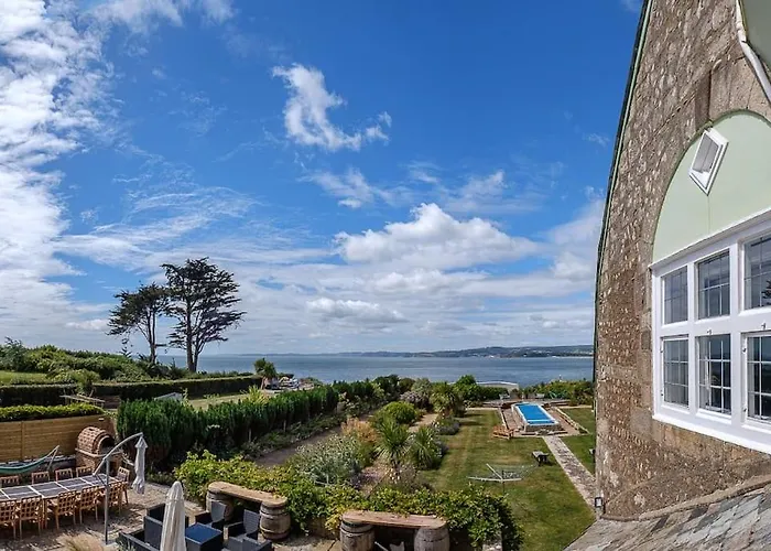 The Beach House-Devon- On The Beach- Sleeps 20