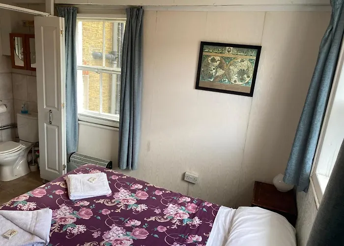 Oakley Hotel London