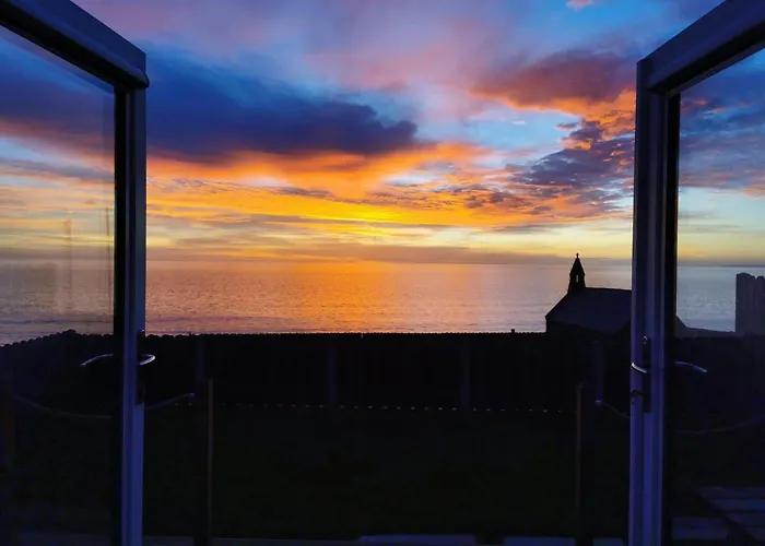 Allibella Shepherds Hut, Amazing Seaview, Private Garden, Pet Friendly