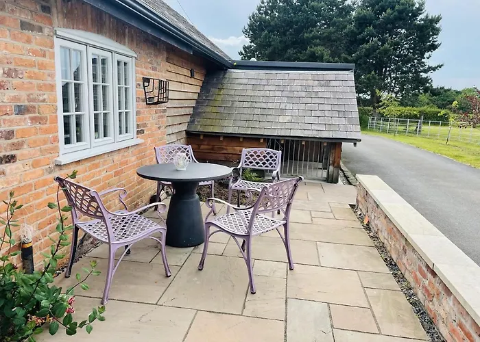 The Hayloft - Cheshire Villa Crewe