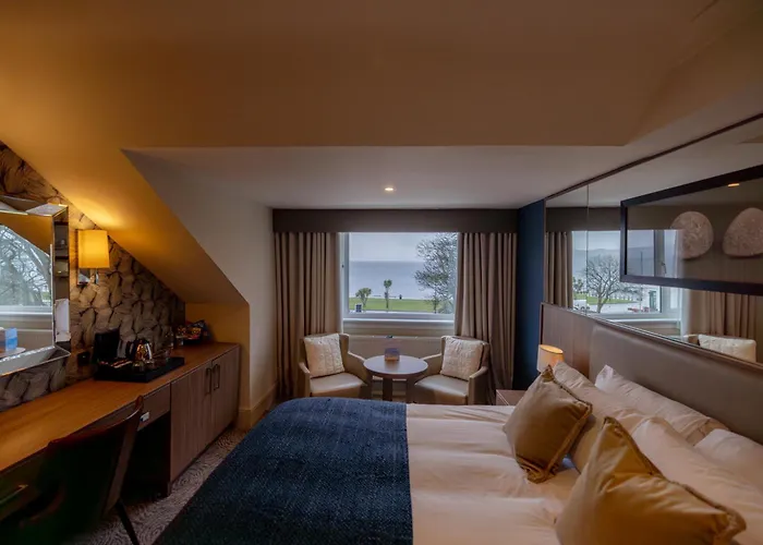 Brisbane House Hotel Largs