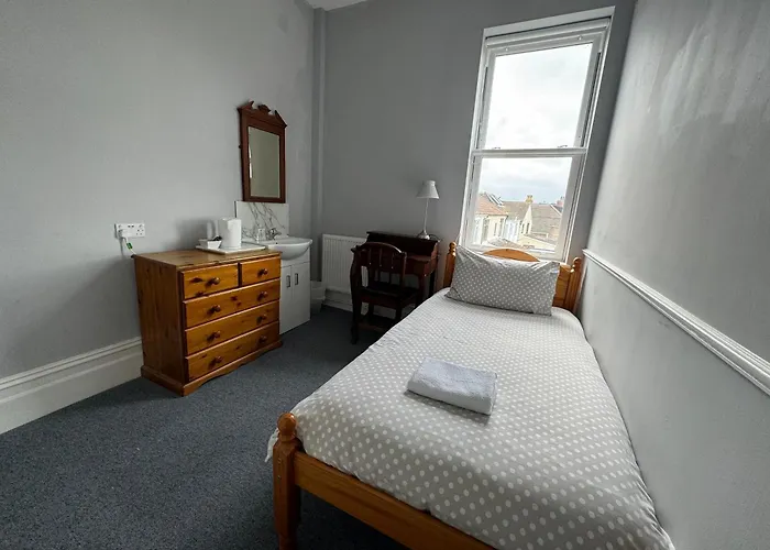 The Elms Guest House Bristol