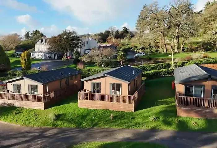Two Bedroom Lodge & Hotel Rooms In The Country - Restaurant Bar Onsite