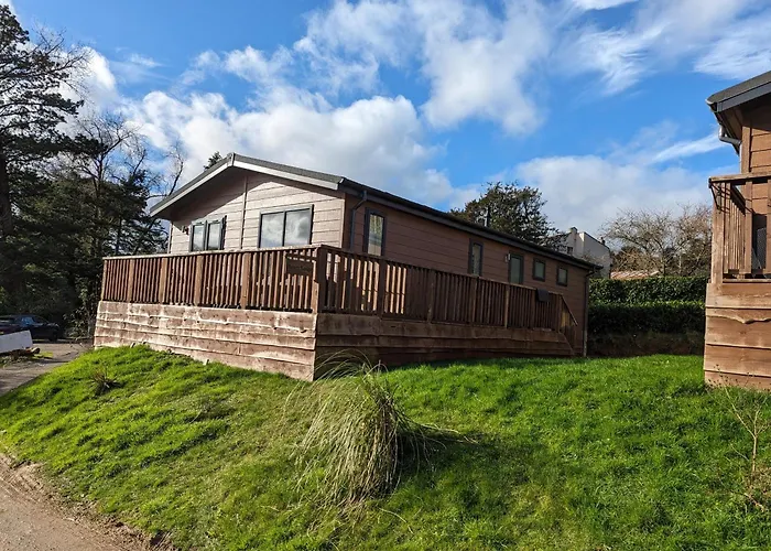 Two Bedroom Lodge & Hotel Rooms In The Country - Restaurant Bar Onsite