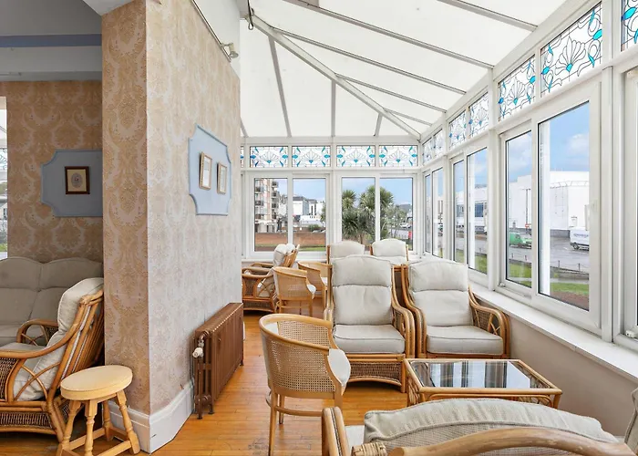 Marine Hotel