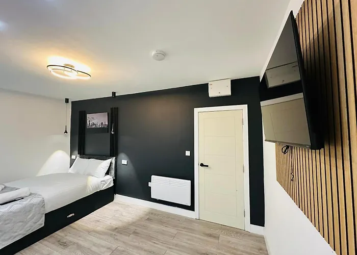 Heathrow Lodge Ltd