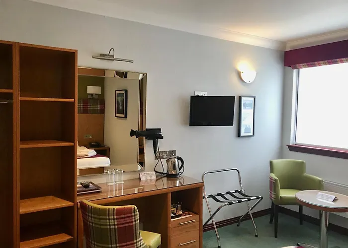 Clan Macduff Hotel