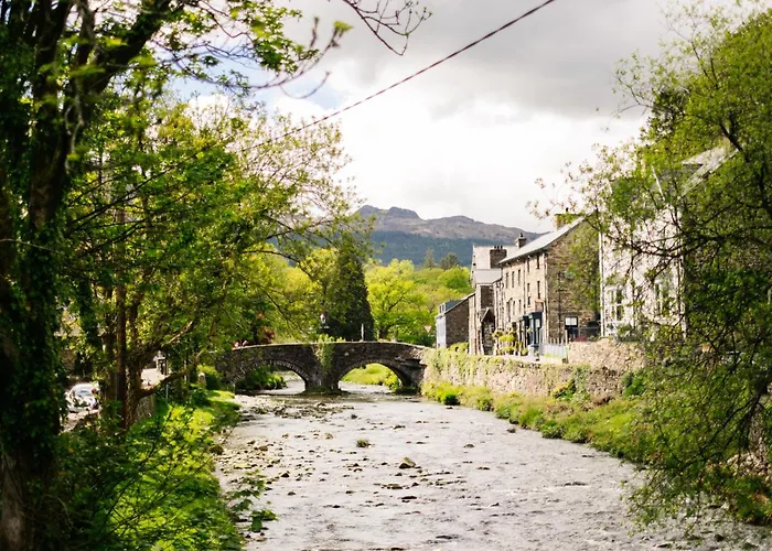 Ty Afon - River House