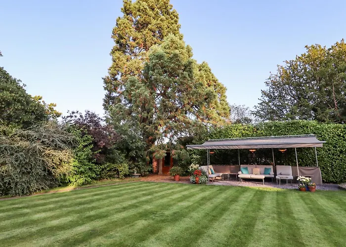 Mickle Trafford Manor Villa Chester
