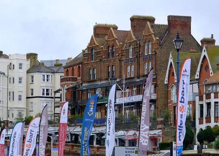 Royal Temple Yacht Club, Bar & Hotel, Pet Friendly!