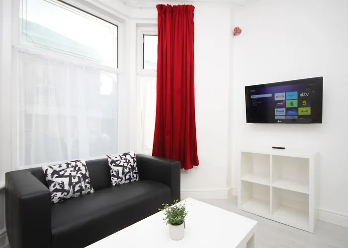 Barton Beachside Apartments: Modern Coastal Retreat Blackpool