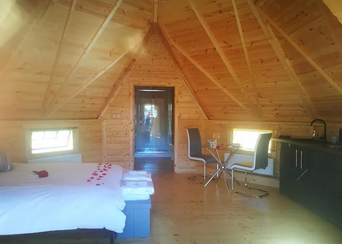 Romantic Rural Retreats Crewkerne