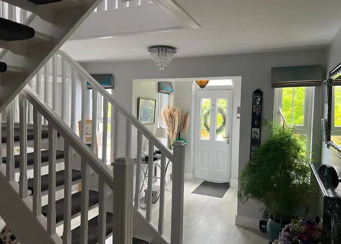 Five Oaks Bed & Breakfast With Free Parking, Tranquil Setting