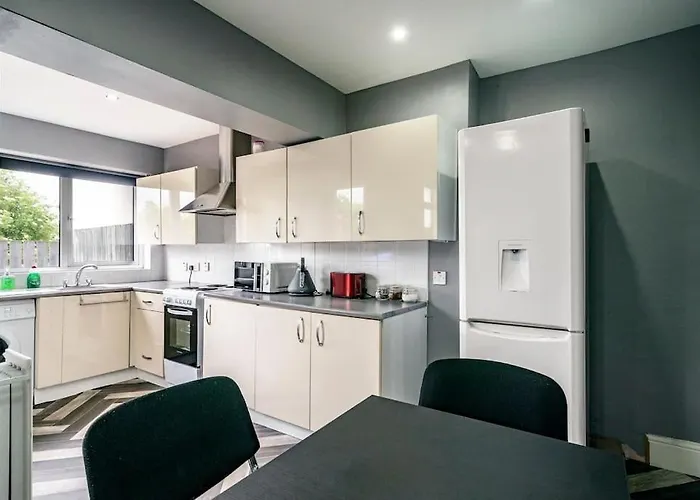 2 Bedroom Central House