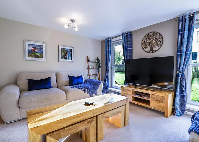 Contemporary 3 Bedroom Flat In Ancient Dunfermline