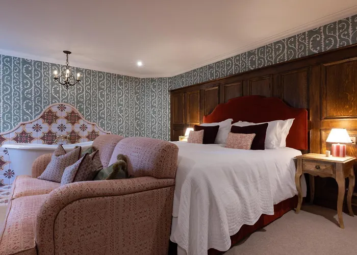 The White Hart - A Heartwood Inn