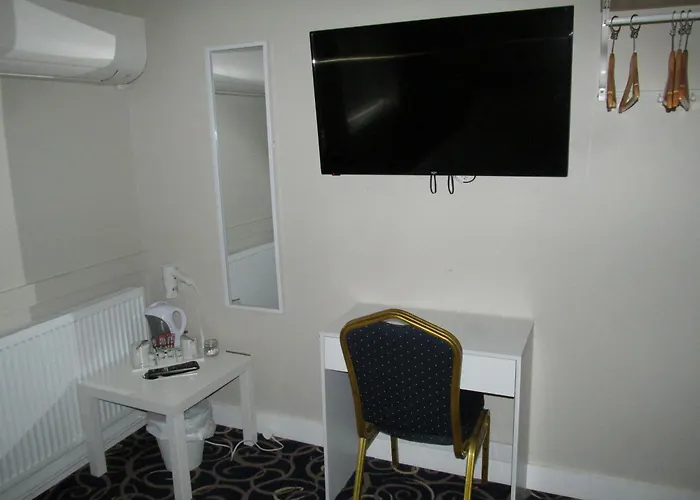 Rooms At The Ritz Complex