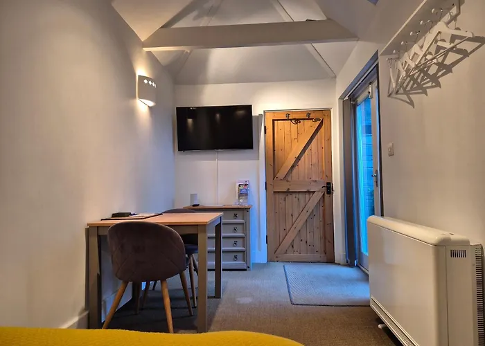 Tregarthen Cottage - Tranquil Self-Contained Room Near Looe Offering Easy Parking Right Outside With Ev Point