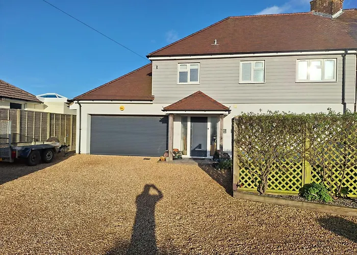 By The Sea, Home From Home Sleeps 6 Milford on Sea