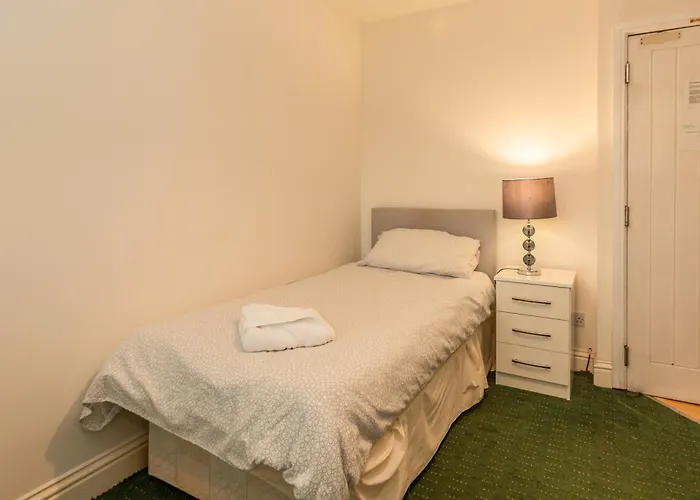 Ricky Road Guest House - Budget