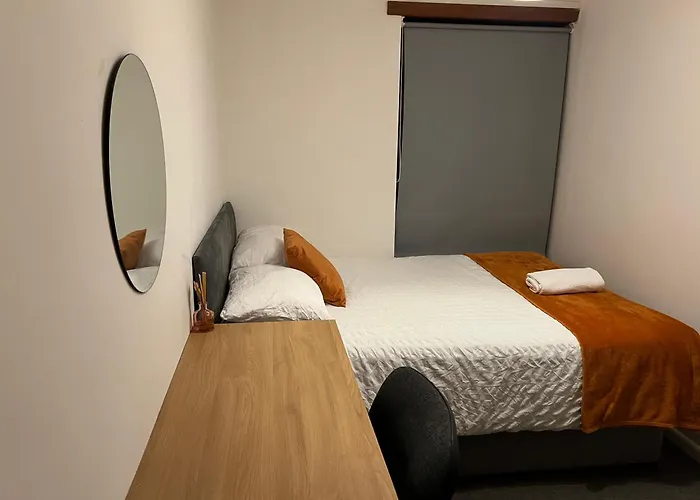 The Coral Guest House 1 Mile From Winchester Market