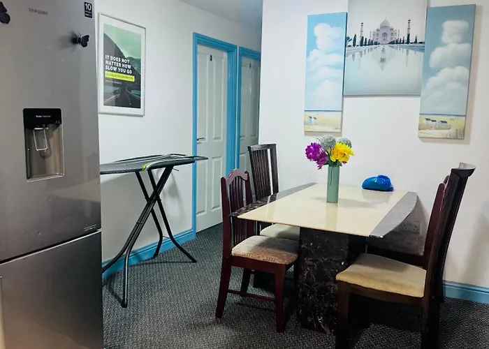 Unique Private Rooms - Bolton Central, Free Parking