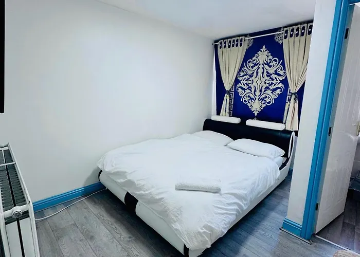 Unique Private Rooms - Bolton Central, Free Parking