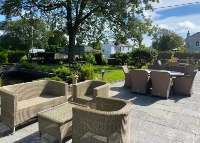 Oyo Lamphey Hall Pembroke