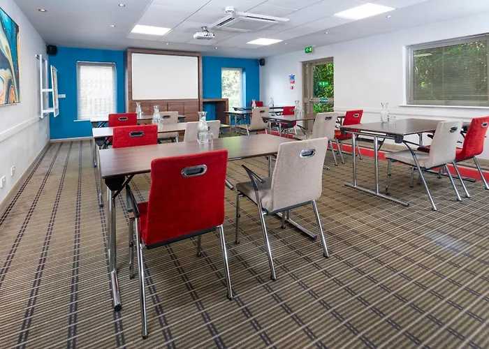 Holiday Inn Express Taunton East By Ihg
