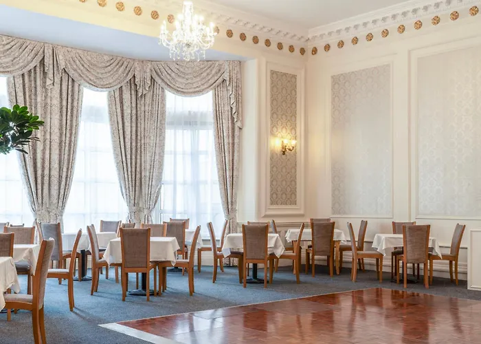 The Grand Burstin Hotel