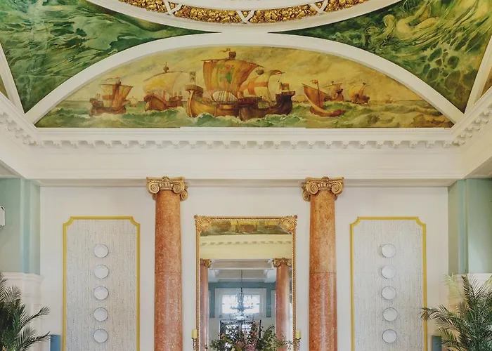 The Queens Hotel