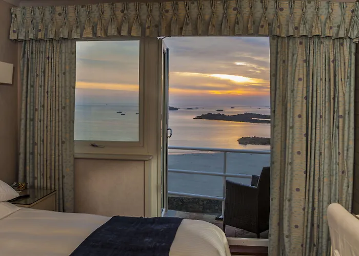 Cobo Bay Hotel