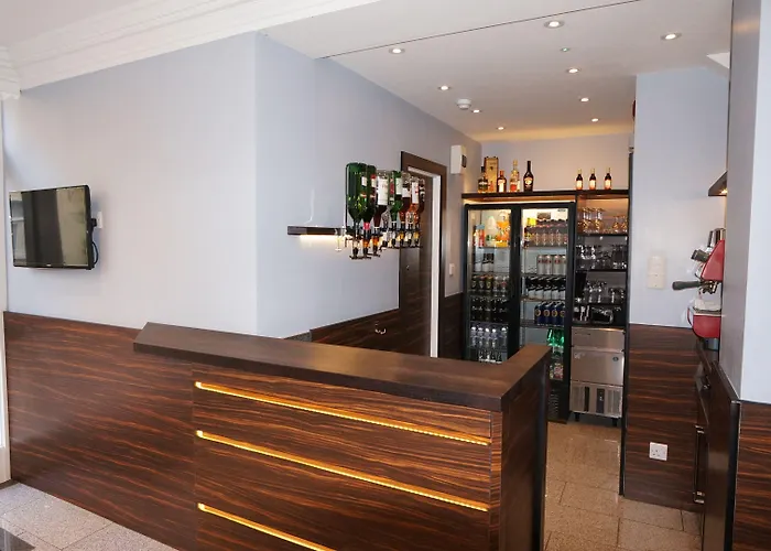 Crestfield Hotel