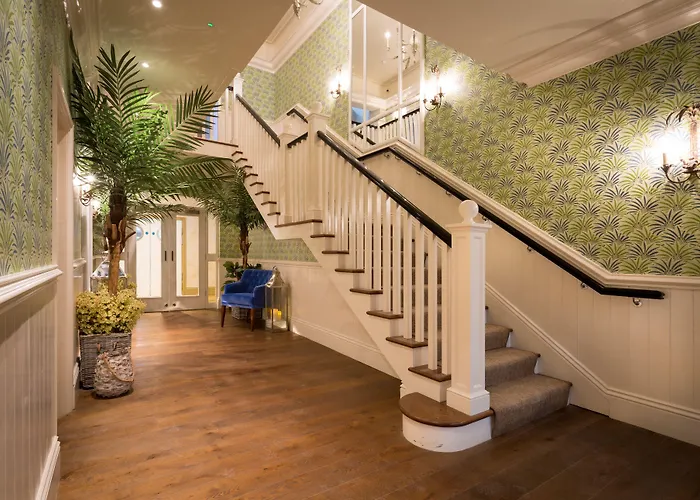 Roslin Beach Hotel