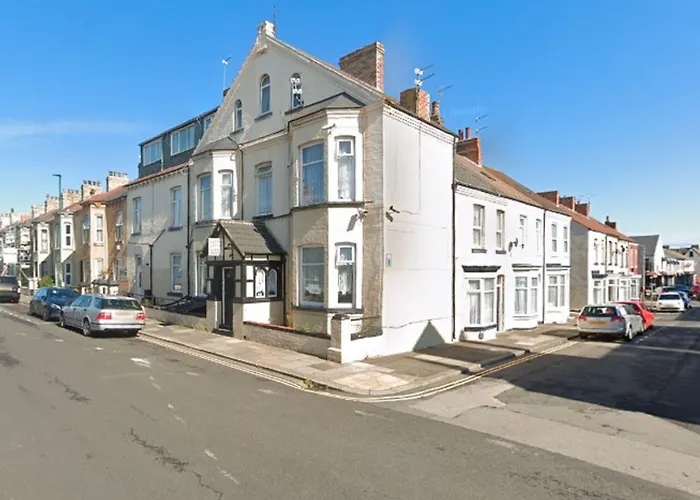 Oyo Tudor Lodge - Redcar Beach